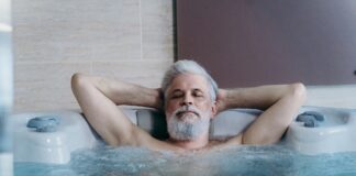 Jakie są najlepsze sposoby na poprawę wydolności podczas pływania dla seniorów?