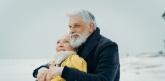 Nordic walking dla seniorów - jak uniknąć kontuzji podczas tej aktywności?