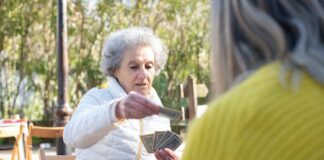 Jakie są najlepsze sposoby na zwiększenie siły mięśniowej podczas pływania dla seniorów?