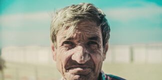 Jakie są najlepsze ćwiczenia fitness dla seniorów z problemami z kolanami?
