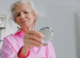 Nordic walking dla seniorów – jakie muskule są angażowane podczas tej aktywności? Nordic walking dla seniorów - jakie muskule są angażowane podczas tej aktywności?