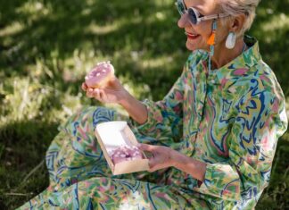 5 powodów, dla których nordic walking dla seniorów to świetny sposób na spędzenie czasu na świeżym powietrzu.