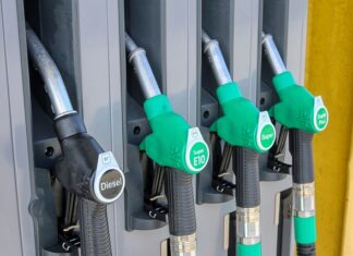 Czy można wlać zwykła benzynę do zapalniczki? Czy można wlać zwykła benzynę do zapalniczki?